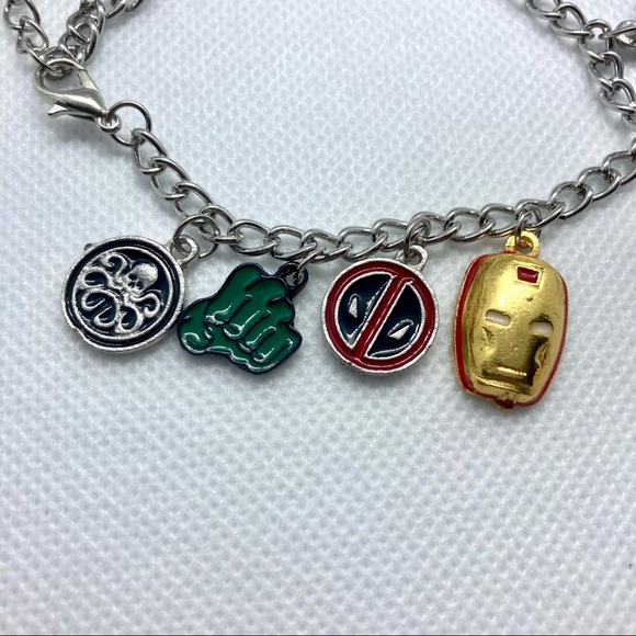 Marvel Avengers Charm Bracelet - Picture 5 of 11